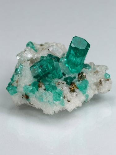 Beryl (variety emerald), Pyrite, Albite (variety cleavelandite)<br />Chivor mining district, Porvenir Mine, Municipio Chivor, Eastern Emerald Belt, Boyacá Department, Colombia<br />19mm x 13mm x 20mm, main xl=9mm<br /> (Author: Fiebre Verde)