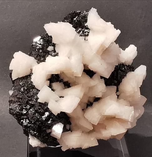 Dolomite<br />Bou Bekker, Touissit District, Jerada Province, Oriental Region, Morocco<br />8 cm. x 7 cm.<br /> (Author: Enrique Llorens)