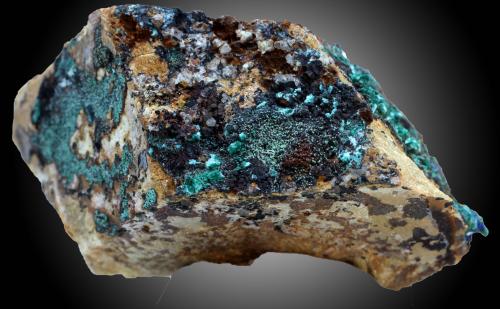 Malaquita, Azurita y Pseudomalaquita<br />Turre, Comarca Levante Almeriense, Almería, Andalucía, España<br />27 x 16 x 16 mm.<br /> (Autor: José Luis Zamora)