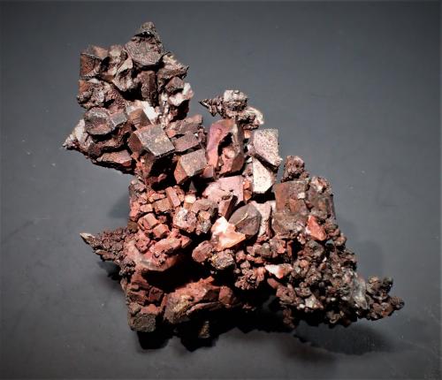 Copper, Calcite<br />Onganja (Emke) Mine, Helen Farm 235, Onganja mining area, Seeis, Windhoek District, Khomas Region, Namibia<br />41 mm x 27 mm x 21 mm<br /> (Author: Don Lum)