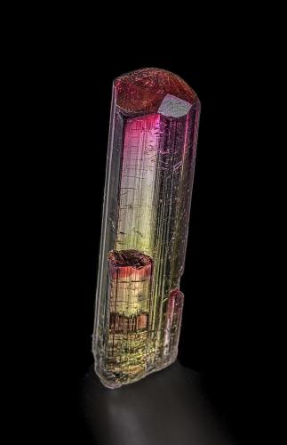 Tourmaline<br />Cruzeiro Mine, Santa Maria do Suaçui, Governador Valadares, Vale do Rio Doce, Minas Gerais, Brazil<br />38 x 9.7 mm<br /> (Author: am mizunaka)