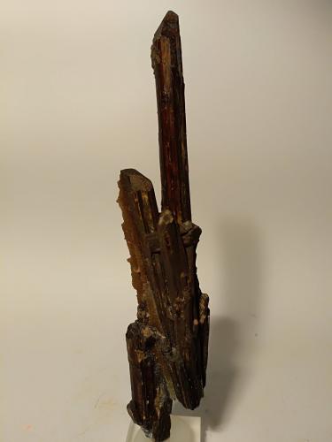 Stibnita (Estibina), Stibiconita, Senarmontita<br />Xikuangshan depósito de antimonio, Lengshuijiang, Prefectura  Loudi, Provincia Hunan, China<br />168 x 31,2 mm<br /> (Autor: Sante Celiberti)
