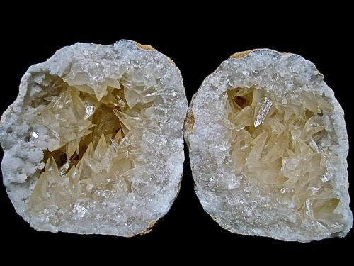 Calcite on Quartz<br />Lawrence County, Indiana, USA<br />Another example: Calcites to 2.5 cm in 6.5 cm geode<br /> (Author: Bob Harman)