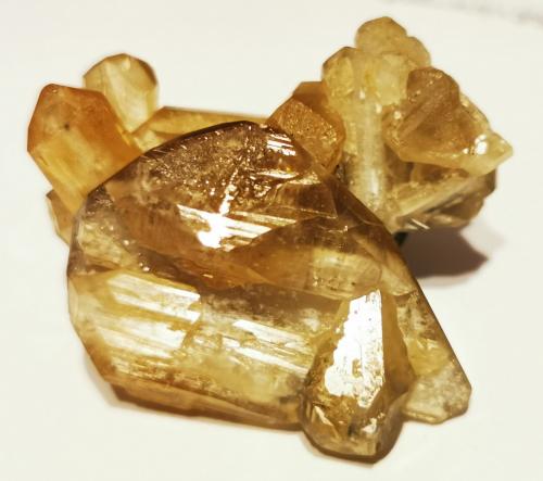 Cerusite<br />Les Dalles Mine (Lidal Mine), Mibladen mining district, Mibladen, Midelt, Midelt Province, Drâa-Tafilalet Region, Morocco<br />4 cm. x 2,5 cm.<br /> (Author: Enrique Llorens)