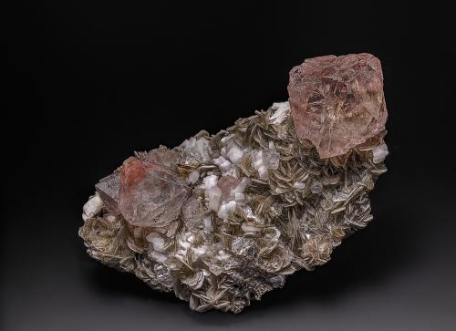 Fluorite, Fluorapatite, Muscovite, Albite<br />Chumar Bakhoor, Hunza Valley, Nagar District, Gilgit-Baltistan (Northern Areas), Pakistan<br />10.5 x 5.5 cm<br /> (Author: am mizunaka)