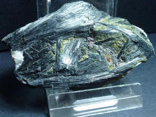 Ferropargasita, Calcita<br />Corta Mercedes, Minas de Cala, Cala, Comarca Sierra de Huelva, Huelva, Andalucía, España<br />6 x 4 cm.<br /> (Autor: javier ruiz martin)