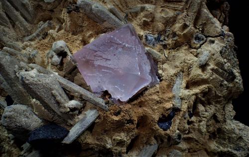 Fluorite, Genthelvite<br />Huanggang Mines, Hexigten Banner (Kèshíkèténg Qí), Chifeng (Ulanhad), Inner Mongolia Autonomous Region, China<br />18 cm x 13.2 cm x 10.3 cm<br /> (Author: Don Lum)