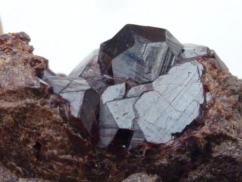 Granate (Grupo)<br />Cala, Comarca Sierra de Huelva, Huelva, Andalusia, Spain<br />6 x 4 cm.<br /> (Autor: javier ruiz martin)