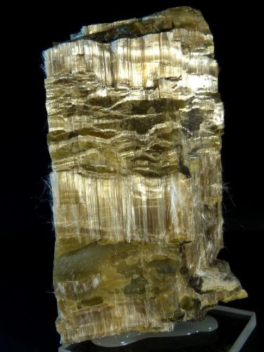 Anfibol ( variedad crisotilo)<br />Mine Blue Sky, Wittenoom Gorge, Gama Hamersley, Perth área metropolitana, Región Pilbara, Australia Occidental, Australia<br />10 x 6 x 4 cm.<br /> (Autor: Felipe Abolafia)