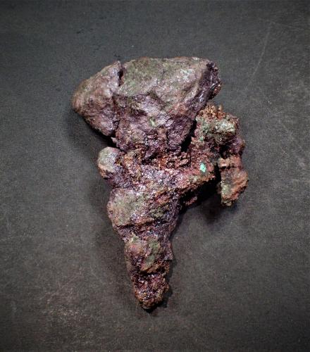 Copper, Cuprite<br />Katanga Copper Crescent, Katanga (Shaba), Democratic Republic of the Congo (Zaire)<br />46 mm x 38 mm x 27 mm<br /> (Author: Don Lum)