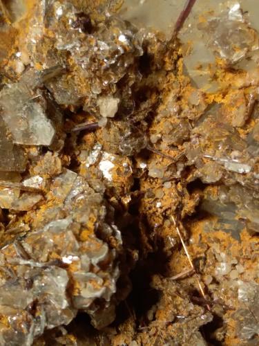 Orthoclase (variety adularia), Muscovite, Rutile<br />Glaciar Miage, Valle Veny, Macizo Monte Bianco (Macizo Mont Blanc), Courmayeur, Valle de Aosta (Val d'Aosta), Italia<br />61 x 37 mm<br /> (Author: Sante Celiberti)