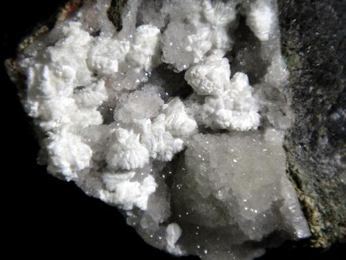 Gonnardita y Phillipsita-Ca<br />Volcanes del Campo de Calatrava, Ciudad Real, Comarca Campo de Calatrava, Castilla-La Mancha, España<br />Campo de visión 4 cm.<br /> (Autor: Antonio P. López)