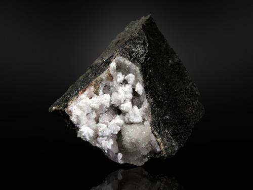 Gonnardita y Phillipsita-Ca<br />Volcanes del Campo de Calatrava, Ciudad Real, Comarca Campo de Calatrava, Castilla-La Mancha, España<br />6 x 5 cm.<br /> (Autor: Antonio P. López)