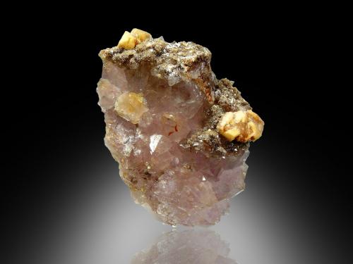 Cuarzo (variedad amatista)<br />Cantera del Vértice, Cerro Vértice, Villaviciosa de Córdoba, Comarca Valle del Guadiato, Córdoba, Andalucía, España<br />6 x 4 cm.<br /> (Autor: Antonio P. López)