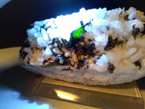 Epidote, Orthoclase (variety adularia)<br />Valle Varaita (Val Varaita), Provincia Cuneo, Piamonte (Piemonte), Italia<br />110 x 57 mm<br /> (Author: Sante Celiberti)