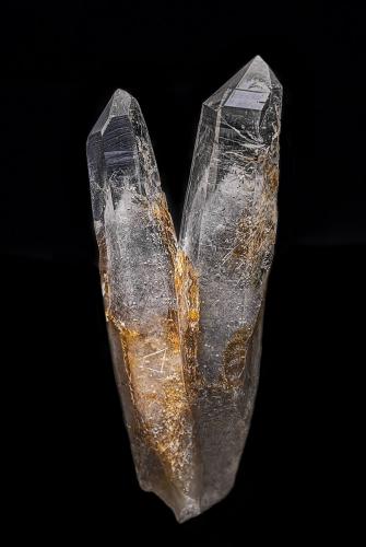 Quartz<br />Mina Obira, Bungo-Ohno, Prefectura Oita, Región Kyushu, Japón<br />10.6 x 4.7 cm<br /> (Author: am mizunaka)