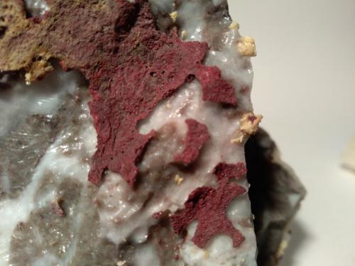 Celestina, Cinabrio<br />Pietrineri Mine, Amiata Mountain, Castiglion d'Orcia, Siena Province, Tuscany, Italy<br />150 x 95 mm<br /> (Autor: Sante Celiberti)