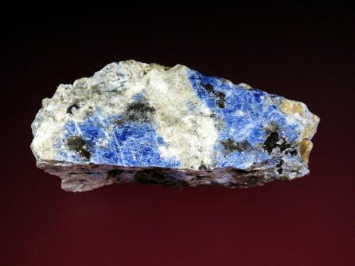 Vishnevita<br />Kurochkin Log, Montes Vishnevye, Chelyabinsk Oblast, Distrito Federal Ural, Rusia<br />8 x 4 cm.<br /> (Autor: Antonio P. López)