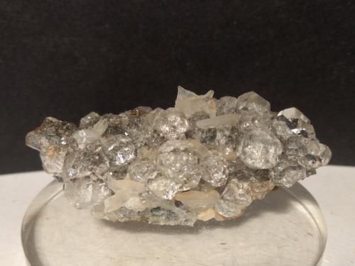 Anhidrita, Fluorita, Pirita<br />Campiano Mine, Montieri, Grosseto Province, Tuscany, Italy<br />56 x 29 mm<br /> (Autor: Sante Celiberti)