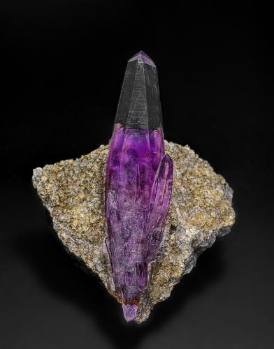 Quartz (variety amethyst)<br />La Sorpresa Mine, Amatitlán, Municipio Eduardo Neri, Guerrero, Mexico<br />8.8 x 6.8 cm<br /> (Author: am mizunaka)