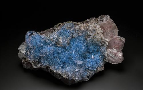 Quartz, Plancheite<br />Kimbedi, Mindouli, Mindouli District, Pool Department, Republic of the Congo<br />12.0 x 7.2 cm<br /> (Author: am mizunaka)