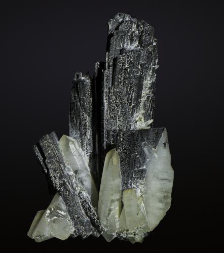 Ferberite<br />Minas da Panasqueira, Aldeia de São Francisco de Assis, Covilhã, Castelo Branco, Cova da Beira, Centro, Portugal<br />105 x 65 x 35 mm<br /> (Author: Rob Schnerr)