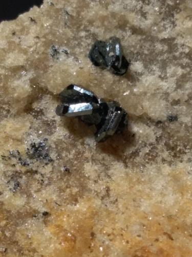 Hematite, Rutile<br />Monte Cervandone, Alpe Devero, Baceno, Valle Ossola, Provincia Verbano-Cusio-Ossola, Piamonte (Piemonte), Italia<br />131 x 83 mm<br /> (Author: Sante Celiberti)