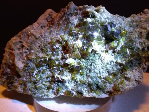 Epidote, Diopside<br />Lago Falin, Usseglio, Val di Viù / Valle Viù, Valles Lanzo (Valli di Lanzo), Provincia Ciudad metropolitana de Turín, Piamonte (Piemonte), Italia<br />127 x 65 mm<br /> (Author: Sante Celiberti)