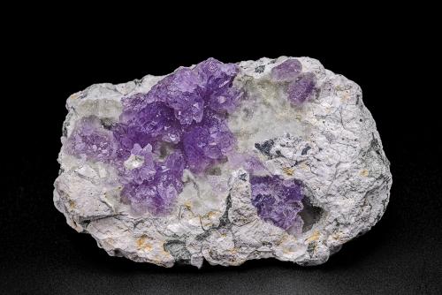 Quartz (variety amethyst)<br />Tadami, Minamiaizu District, Fukushima Prefecture, Tohoku Region, Honshu Island, Japan<br />5.4 x 3.3 cm<br /> (Author: am mizunaka)