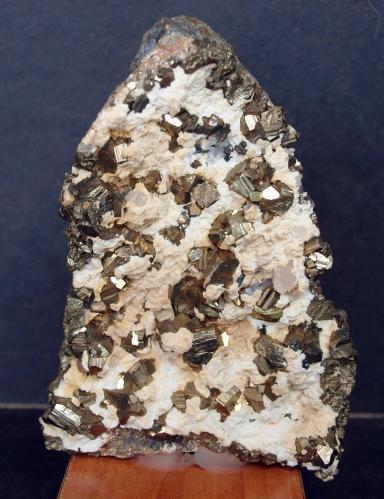 Pirita<br />Perú<br />9.5 x 6.5 cm<br /> (Autor: Pedro Antonio)