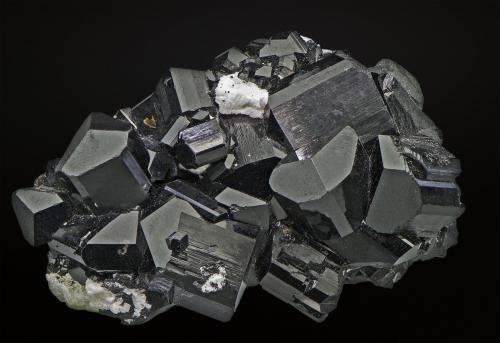 Schorl<br />Davib East Farm (Davib Ost Farm), Distrito Karibib, Región Erongo, Namibia<br />53 x 34 x 25 mm<br /> (Author: Rob Schnerr)