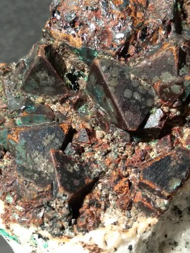 Cafarsite, Agardite<br />Monte Cervandone, Alpe Devero, Baceno, Valle Ossola, Provincia Verbano-Cusio-Ossola, Piamonte (Piemonte), Italia<br />31 x 42 mm<br /> (Author: Sante Celiberti)