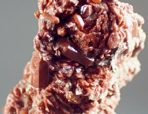 Cuarzo (variedad jacinto de compostela) y Yeso<br />Fitero, Comarca La Ribera, Merindad Tudela, Chartered Community of Navarre (Navarre), Spain<br />Medida: 3,4 x 2,1 x 1,7 cms<br /> (Autor: Joan Martinez Bruguera)