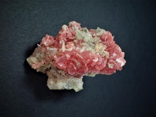 Rhodochrosite<br />Mina Wutong, Liubao, Cangwu, Prefectura Wuzhou, Región Autónoma Guangxi Zhuang, China<br />57 mm x 38 mm x 25 mm<br /> (Author: Don Lum)