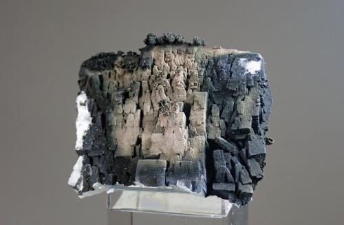Barita y óxidos de manganeso<br />Campos de Golf, Atamaría, Cartagena, Comarca Campo de Cartagena, Región de Murcia (Murcia), España<br />Medida: 4,4 x 3,7 x 2,0 cms<br /> (Autor: Joan Martinez Bruguera)