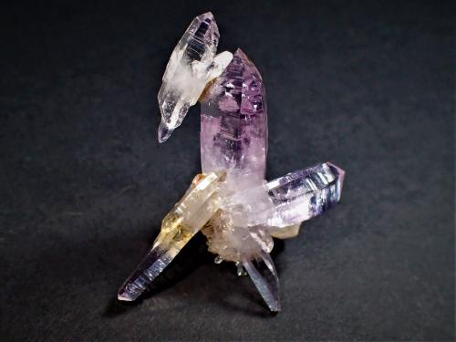 Quartz (variety amethyst)<br />Piedra Parada (Las Vigas), Municipio Tatatila, Veracruz (Veracruz de Ignacio de la Llave), Mexico<br />41 mm x 35 mm x 21 mm<br /> (Author: Don Lum)