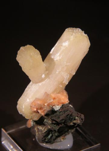 Stilbite-Ca and Heulandite-Ca<br />Nashik District (Nasik), Maharashtra, India<br />36mm x 68mm x 42mm<br /> (Author: Firmo Espinar)