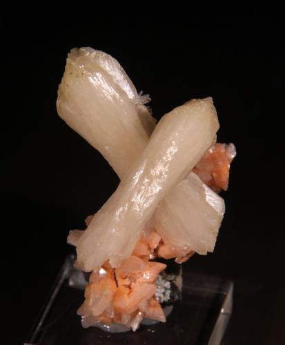 Stilbite-Ca and Heulandite-Ca<br />Nashik District (Nasik), Maharashtra, India<br />36mm x 68mm x 42mm<br /> (Author: Firmo Espinar)