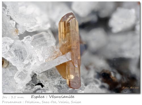 Vesuvianite<br />Felskinn, Glaciar Fee, Saas Fee, Valle Saas, Zermatt - Saas Fee, Wallis (Valais), Suiza<br />fov 3.5 mm<br /> (Author: ploum)