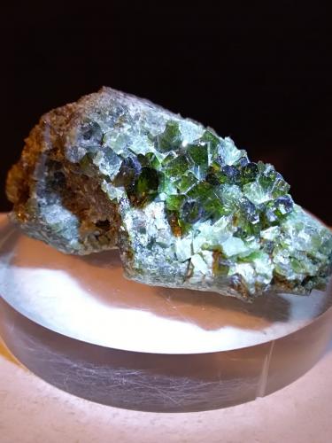 Vesuvianite (variety chromium-rich)<br />Bellecombe, Châtillon, Valle de Aosta (Val d'Aosta), Italia<br />57 x 30 mm<br /> (Author: Sante Celiberti)