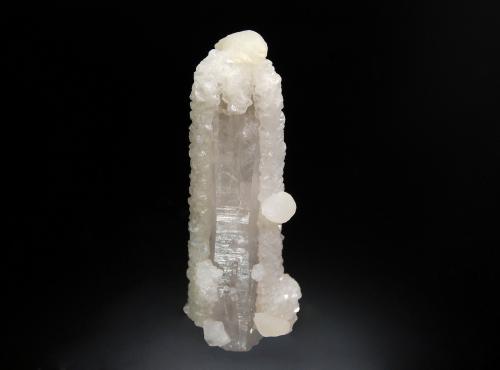 Calcite on Quartz<br />Cavnic mining area, Cavnic, Maramures, Romania<br />2.2 cm x 5.7 cm.<br /> (Author: Michael Shaw)
