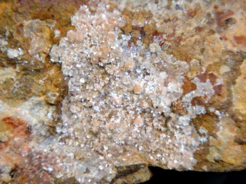 Hemimorfita<br />Mina Nieves, Monte Dobra, Viérnoles, Torrelavega, Comarca Besaya, Cantabria, España<br />Campo de visión 3 cm.<br /> (Autor: Antonio P. López)