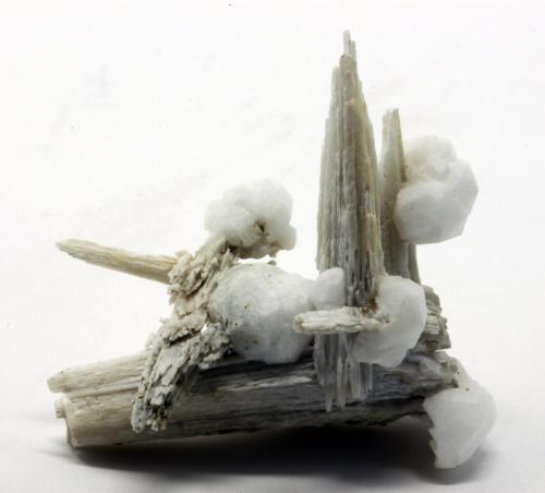 Prehnita, Analcima<br />Imilchil area, Anti-Atlas, Er Rachidia Province, Drâa-Tafilalet Region, Morocco<br />3,6 x 3,4 cm.<br /> (Autor: Carles)