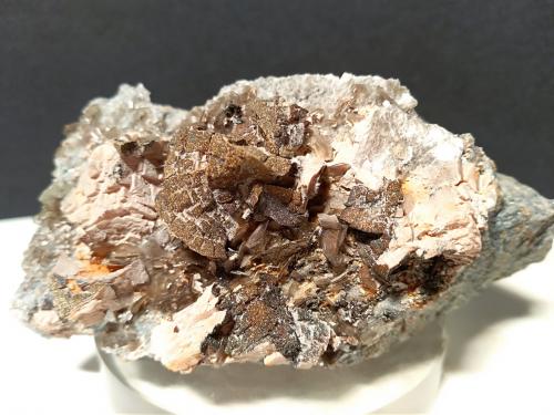 Dolomite, Muscovite, Pyrite<br />Alpe Devero, Baceno, Valle Ossola, Provincia Verbano-Cusio-Ossola, Piamonte (Piemonte), Italia<br />87 x 47 mm<br /> (Author: Sante Celiberti)