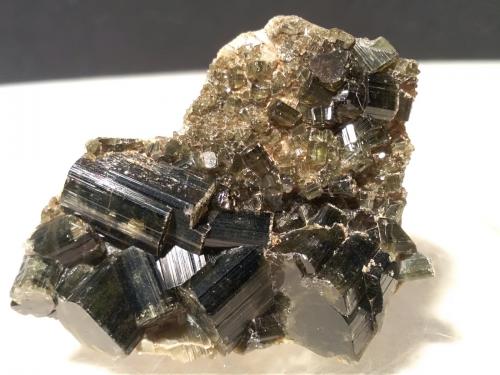 Vesuvianite<br />Bellecombe, Châtillon, Valle de Aosta (Val d'Aosta), Italia<br />37 x 33 mm<br /> (Author: Sante Celiberti)