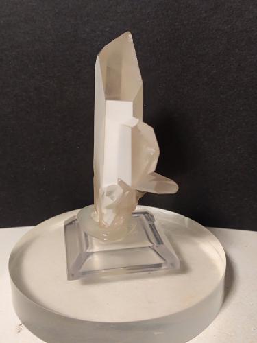 Quartz (variety japan law twin)<br />Miage Glacier, Veny Valley, Monte Bianco Massif (Mont Blanc Massif), Courmayeur, Aosta Valley (Val d'Aosta), Italy<br />52 x 33 mm<br /> (Author: Sante Celiberti)