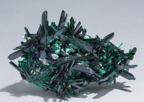 Brochantita<br />Milpillas Mine, Cuitaca, Municipio Santa Cruz, Sonora, Mexico<br />4.5 × 3.1 × 1.7 cm.<br /> (Autor: Antonio P. López)