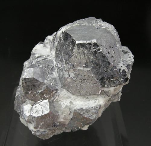 Skutterudita<br />Bou Azzer mining district, Drâa-Tafilalet Region, Morocco<br />4.2 × 4 × 2.8 cm.<br /> (Autor: Antonio P. López)