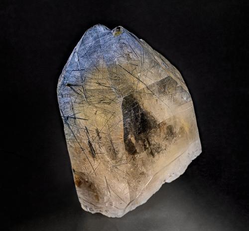 Quartz (variety citrine), Elbaite (variety indicolite)<br />Jenipapo District, Itinga, Vale do Jequitinhonha, Minas Gerais, Brazil<br />7.6 x 6.0 cm<br /> (Author: am mizunaka)