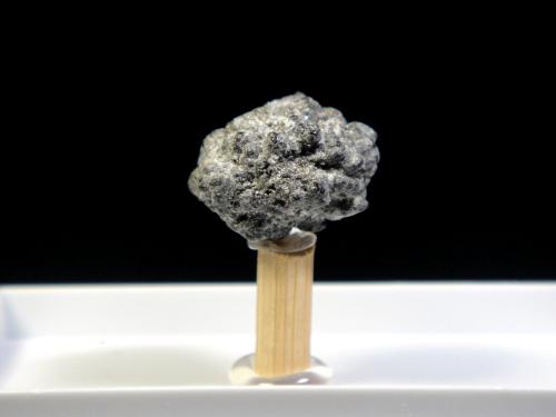 Arsénico<br />Mina Akadani, Fukui, Prefectura Fukui, Japón<br />1,5 x 1,5 cm.<br /> (Autor: Antonio P. López)